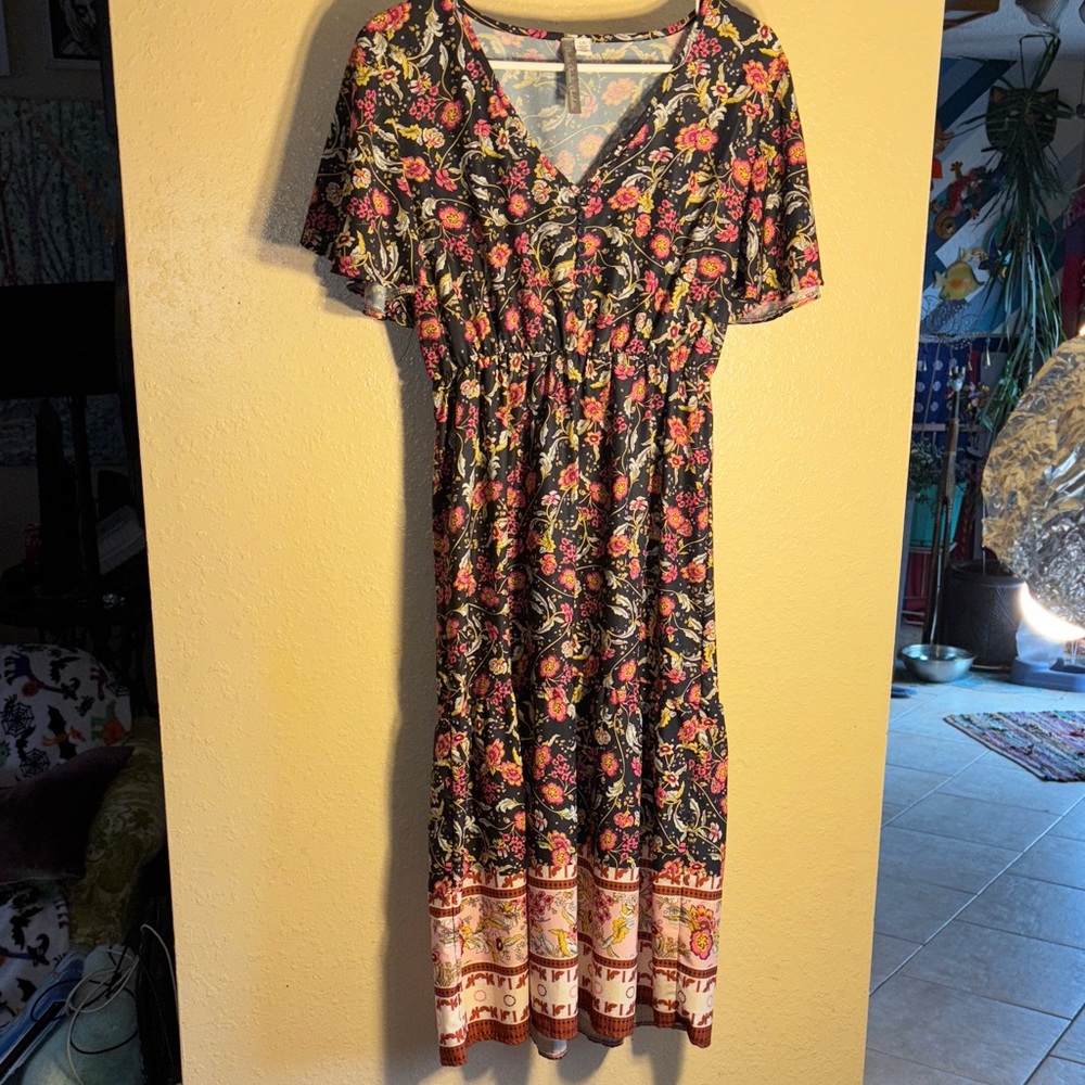 NWOT Charlie Charlie Charlotte navy blue floral multiple pattern V-neck short s
